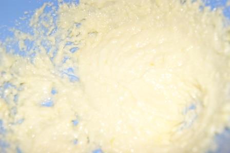 Йогуртовый пирог с персиками в сливочной заливке