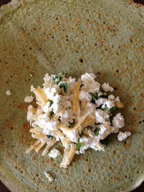 Ржаные блинчики на сыворотке со щавелем и петрушкой