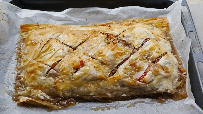 Пахлава со сливами и лавандой