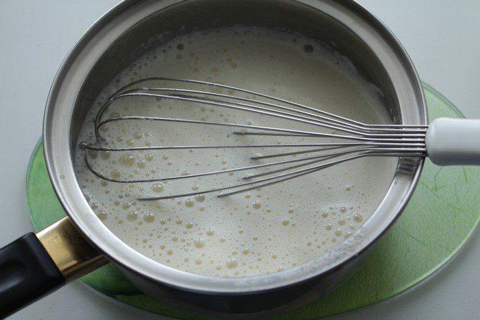 Пирог с карамелизированными грушами и заварным кремом