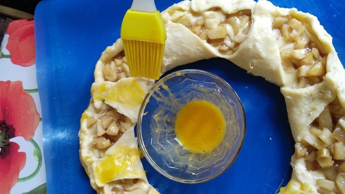 Яблочное кольцо со сливочным сыром