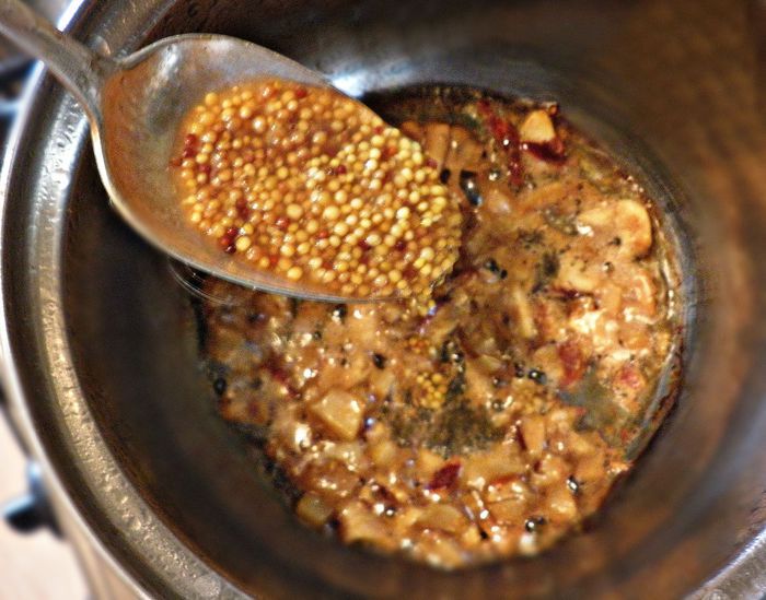 Щучьи котлеты под соусом из белых грибов