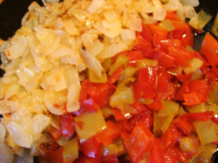 Мясной пирог с моцареллой на картофельном тесте