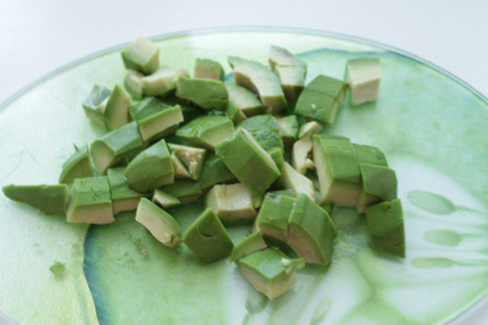 Тарталетки с авокадо и рыбой