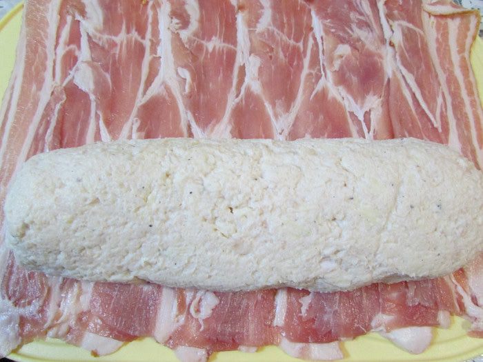 Куриный рулет с рикоттой и беконом