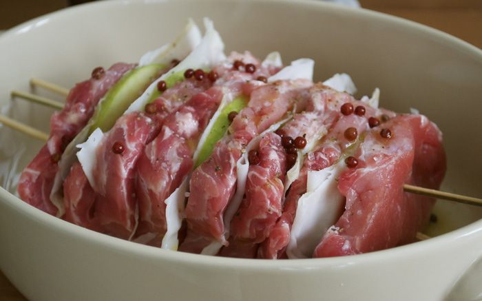 Свинина, запеченная с яблоками