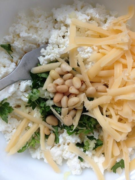 Ржаные блинчики на сыворотке со щавелем и петрушкой