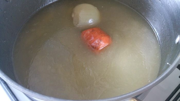 Куриный суп с цветными клецками