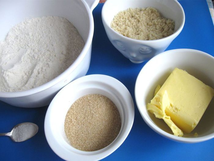 Тарт с франжипаном и карамелизованной грушей    