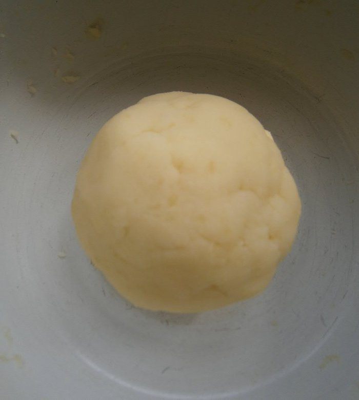 Пирог из картофельного теста с творогом и беконом