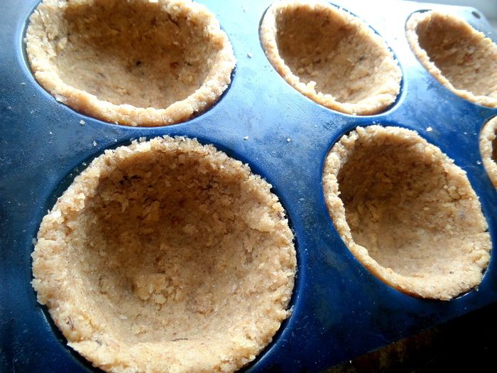 Хлебные корзиночки с паштетом из печени и сыра