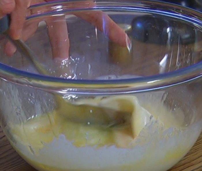 Маффины с белым шоколадом, макадамией и вишней 