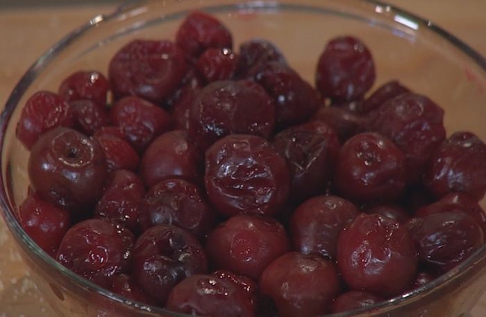 Миндальные маффины с вишней 