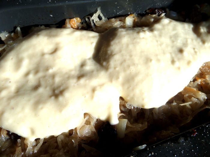 Пирог с капустой и черносливом