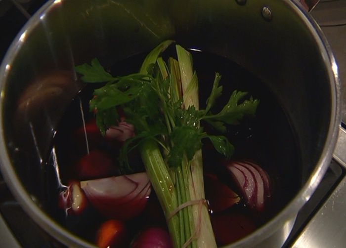 Карп, томленный в красном вине