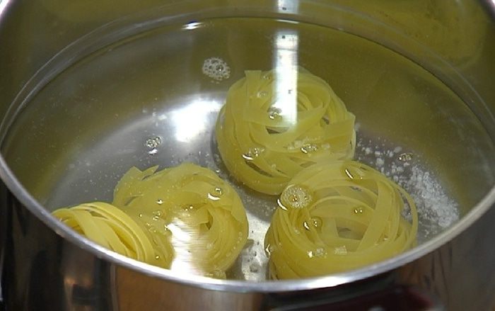 Паста с цукини, пеперончино и мятой