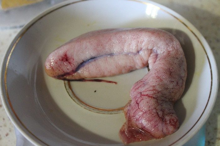 Запеченный карп с капустой и икрой