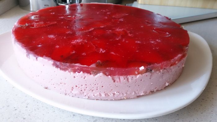 Тарт с клубничным муссом и желе 