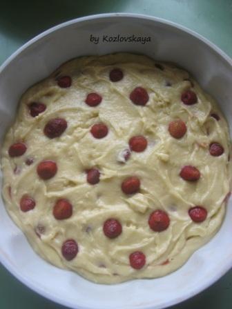 Сметанный пирог с клубникой