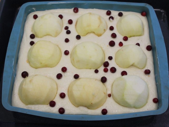 Манный пирог с яблоками