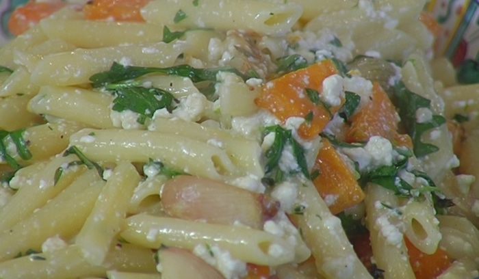 Паста с тыквой, руколой и творожным соусом 