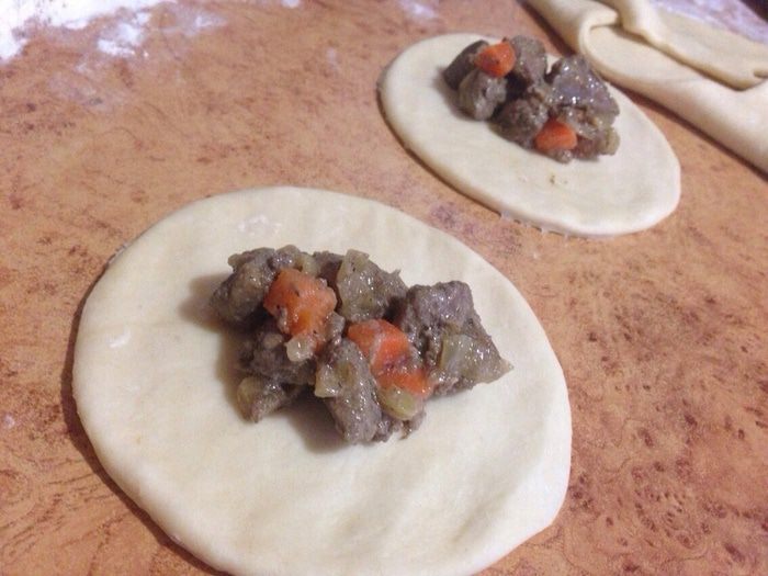 Скороспелые пирожки с печенью и овощами