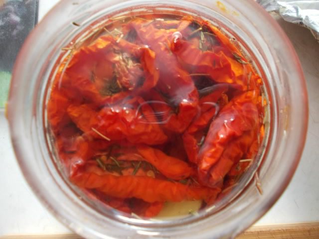 Карп с овощами и чесночным маслом