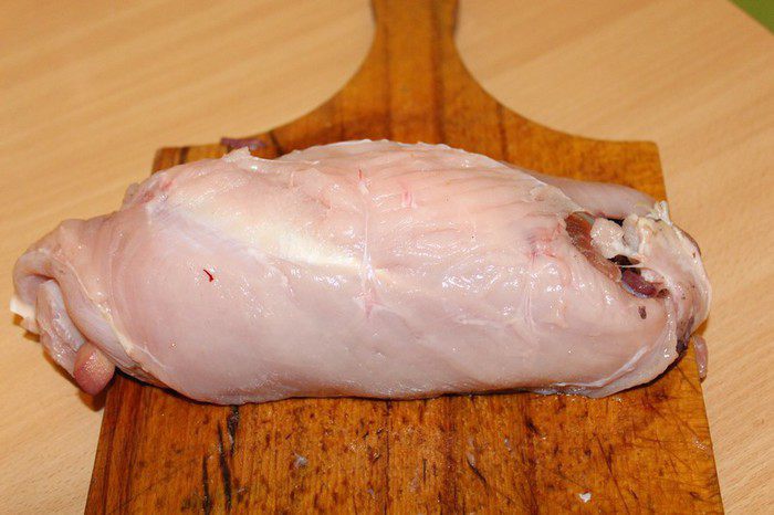 Рулет из индейки с черносливом в тесте