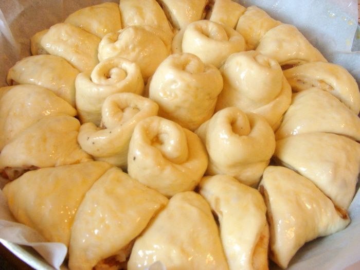 Медовый пирог с карамелизированными яблоками и корицей