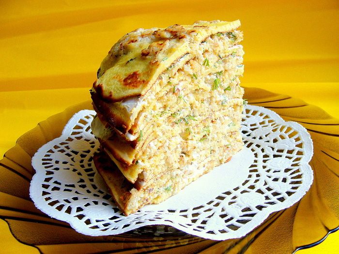 Пряные блины с припеком (рыбный торт)