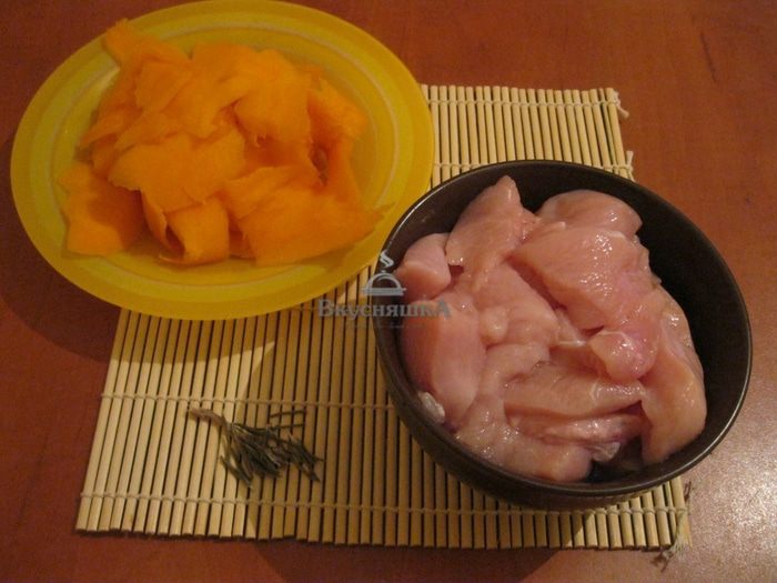 Запеченная курица с тыквой