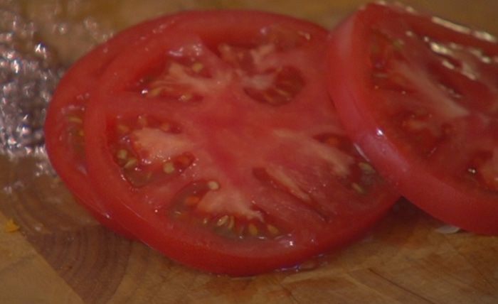 Средиземноморский горячий бутерброд с тунцом и артишоками 