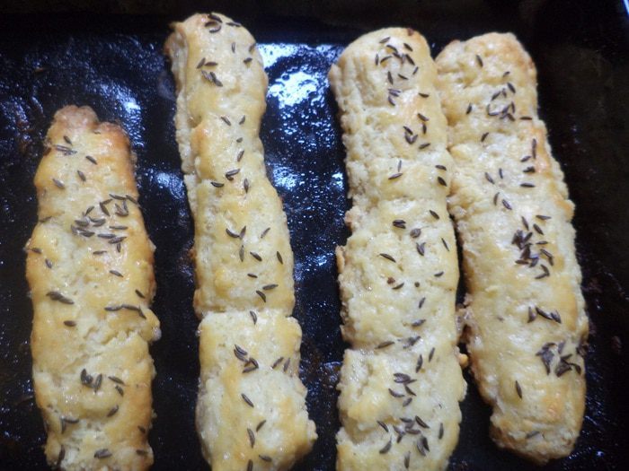 Сырные палочки с тмином
