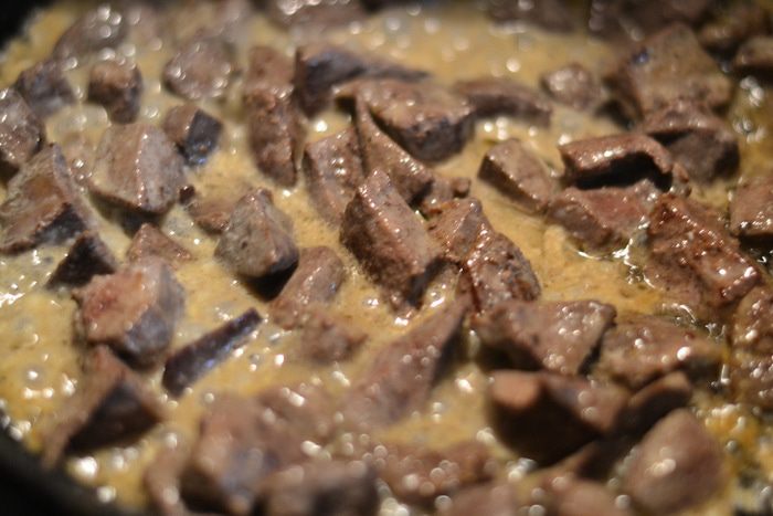 Блины с печенью, яблоком и маринованным  луком