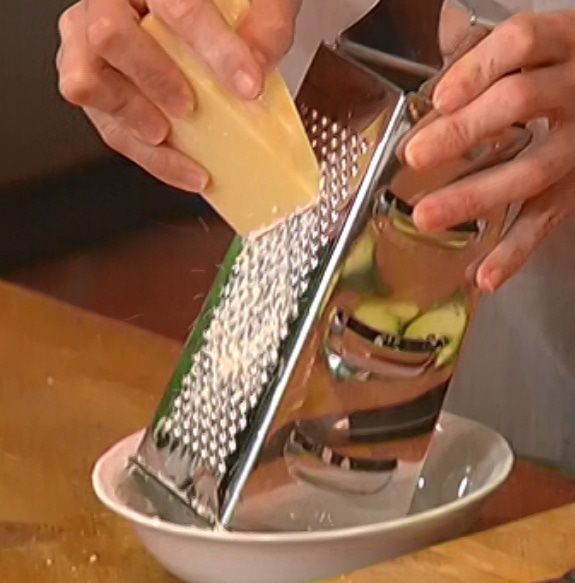 Овощи-гриль с руколой и сырной заправкой