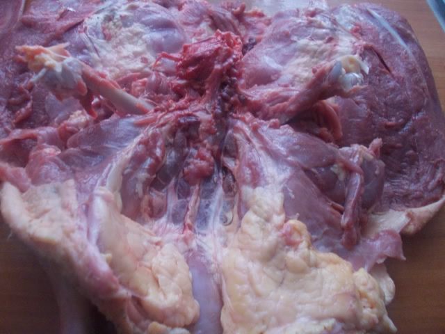 Фаршированная утка яблоками и сухофруктами