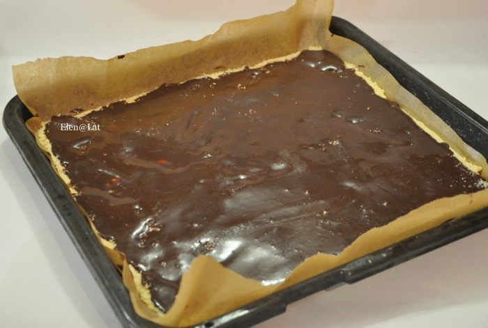 Печенье с шоколадом и орехами