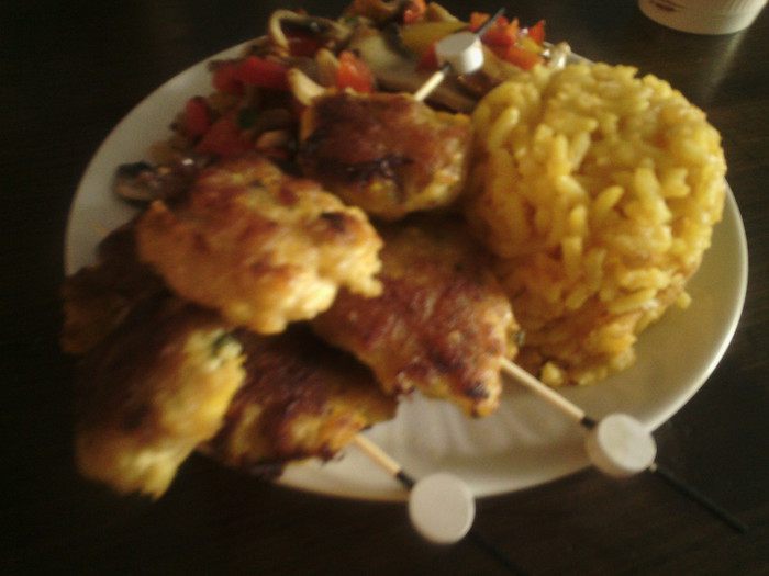 Котлеты из путассу с рисом и овощами