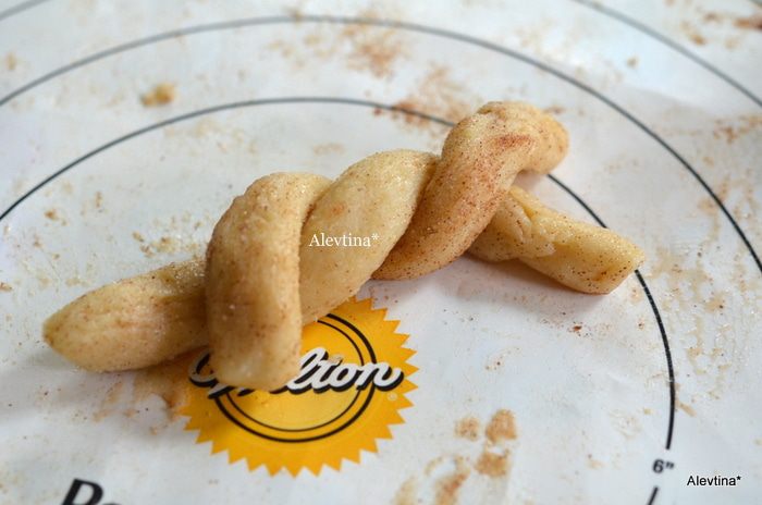 Печенье палочки с корицей