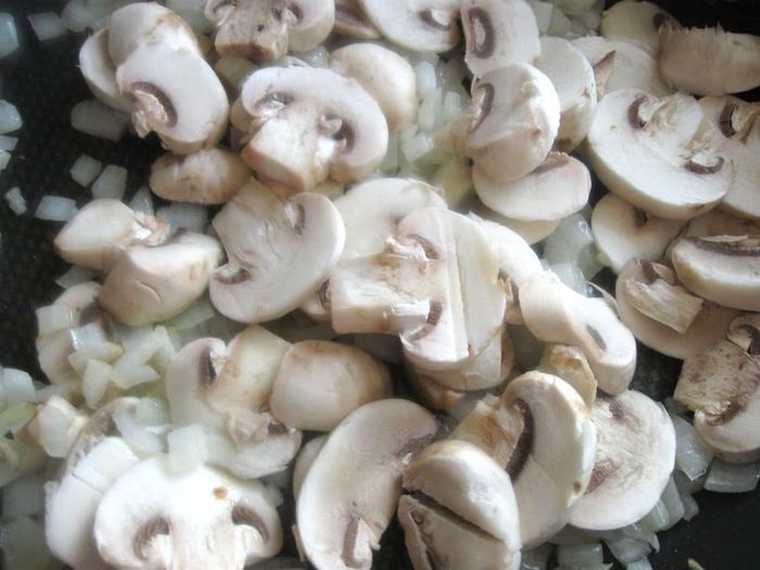 Террин  куриный с  грибами, оливками и зеленью