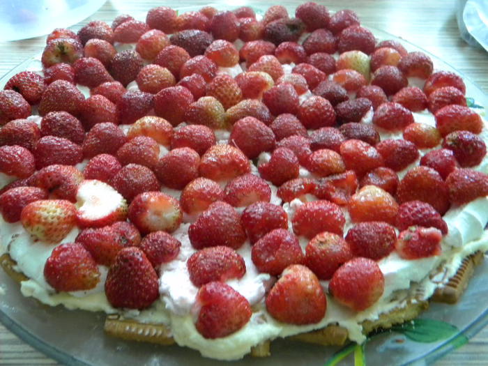 Зефирный торт с клубникой