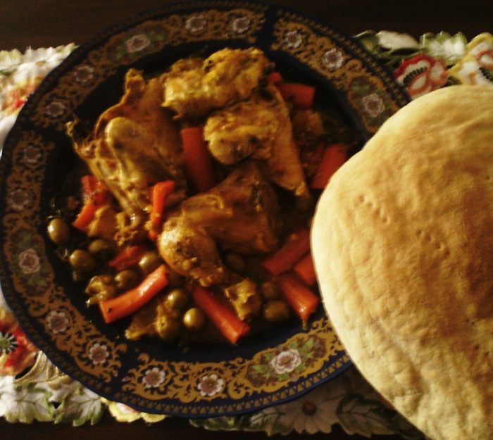 Тажин из курицы с морковкой и оливками