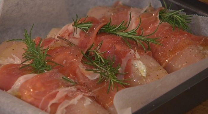 Куриные грудки, фаршированные козьим сыром и зеленью