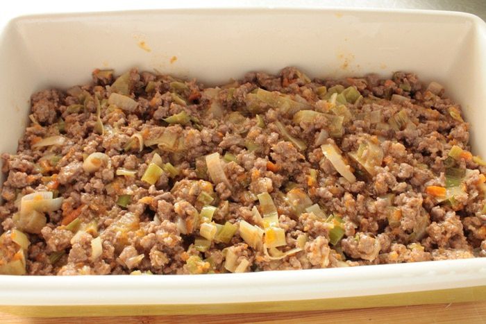 Запеканка из говяжьего фарша с луком-пореем и картофелем