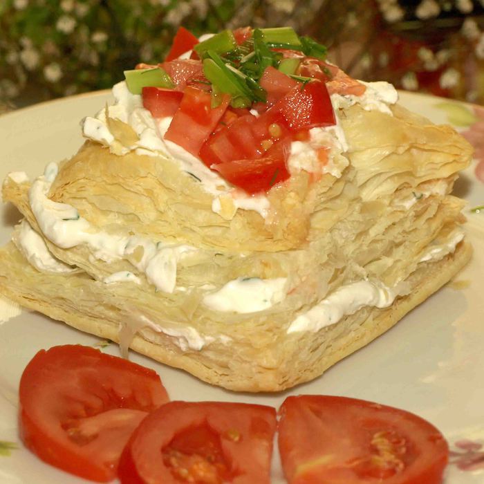 Милфей с брынзой, йогуртом и зеленью