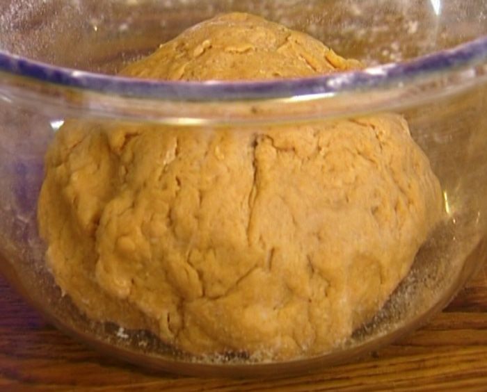 Домашний хлеб с корицей и изюмом