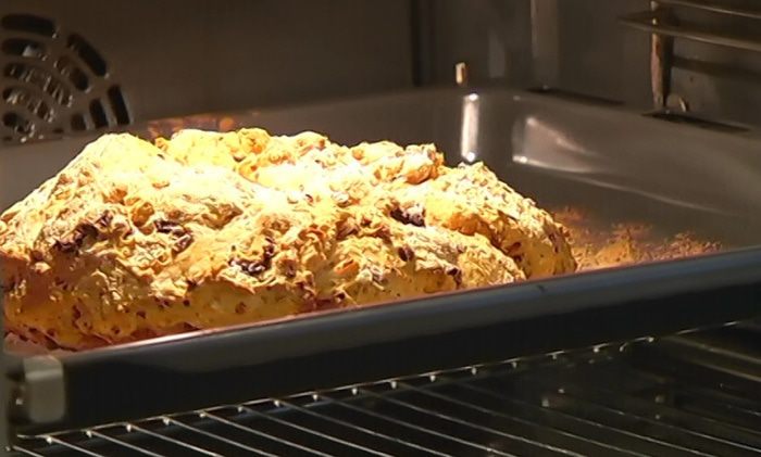 Хлеб с оливками и вялеными помидорами 