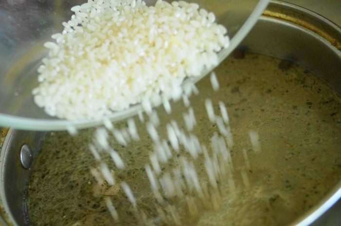 Суп с рисом и чесночными гренками