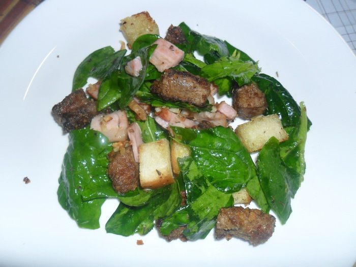 Салат с жареной печенью