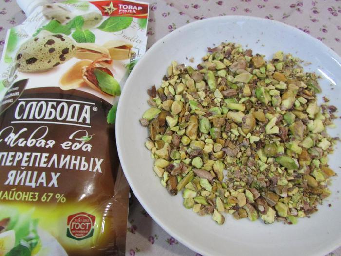 Куриный террин с брусникой, ветчиной и фисташками